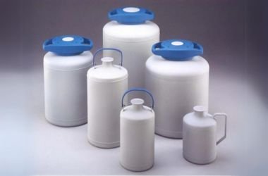 Cryogenic container